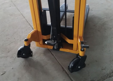 Tiang Baja Manual Pallet Stacker Adjustable Forks Dengan Pompa Integral