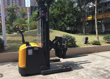 Tunggal Scissor Jangkauan Truk Forklift Berdiri Jenis Operasi Untuk Lorong Gudang Sempit