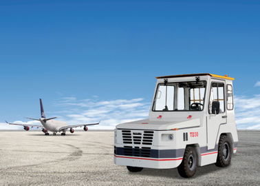 Tow Traktor Diesel Empat Kursi 32 Ton Bandara Tow Tractor Efisiensi Kerja Tinggi